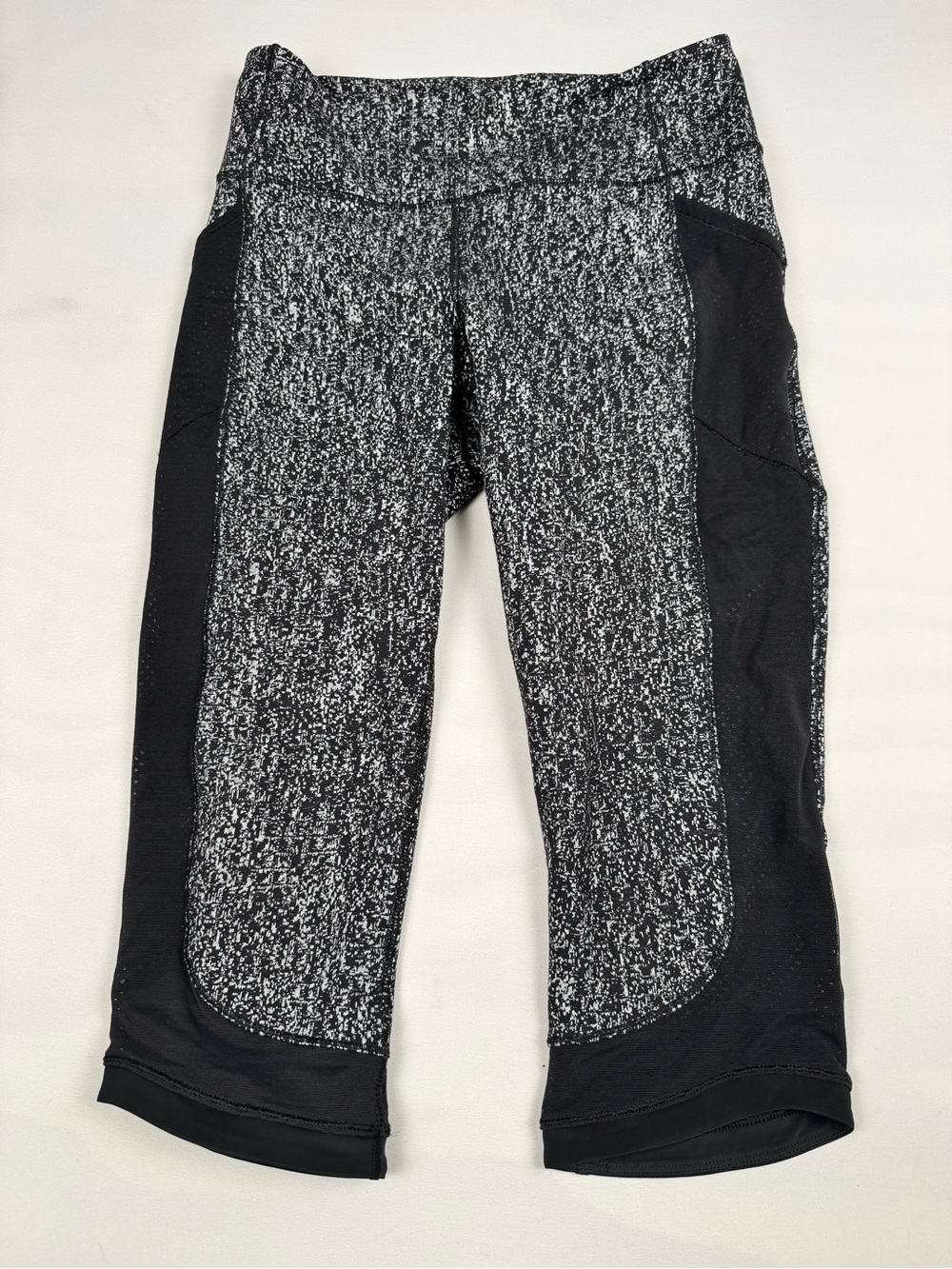 Lululemon Fit Physique Crop 19” Luon Suited Jacquard Black White Women’s 10